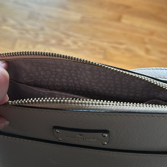 Kate Spade purse. Like new! - Picture 2 of 5